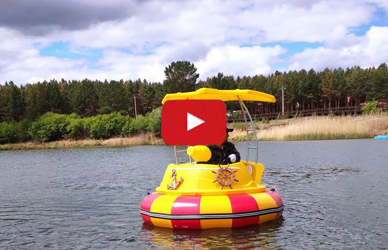 Bateau tamponneur motorisé